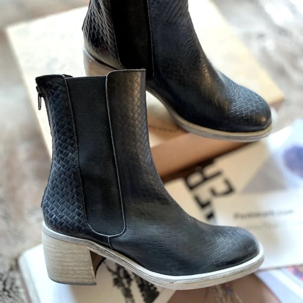 Free People Essential Chelsea Boots - Picture 10 of 15